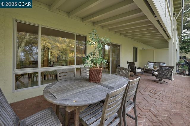 2748 Ptarmigan Dr. 6, Walnut Creek, CA 94595