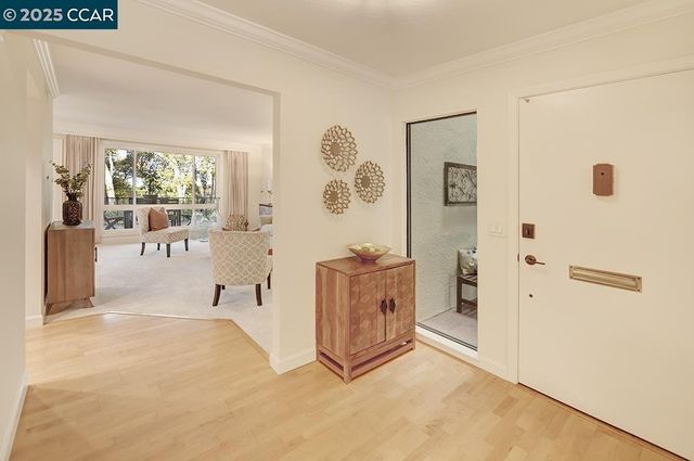 2748 Ptarmigan Dr. 6, Walnut Creek, CA 94595