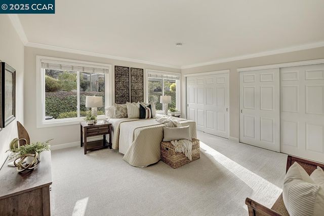 2748 Ptarmigan Dr. 6, Walnut Creek, CA 94595