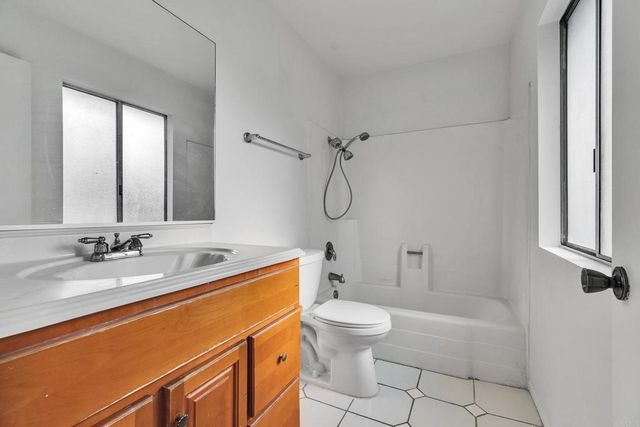 2211 Calle Jalapa 109, West Covina, CA 91792