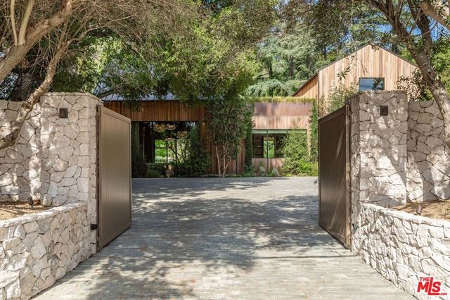 3405 Fryman Road, Studio City, CA 91604