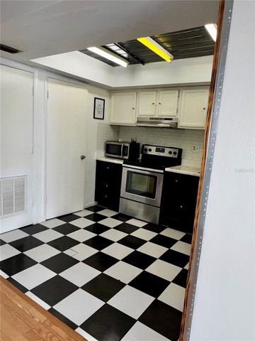 1130 N LAKE PARKER AVENUE E332, Lakeland, FL 33805