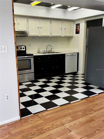 1130 N LAKE PARKER AVENUE E332, Lakeland, FL 33805