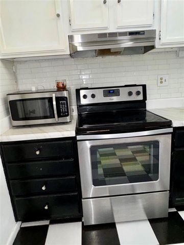 1130 N LAKE PARKER AVENUE E332, Lakeland, FL 33805