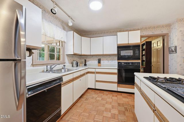 409 Oakridge Road, Cary, NC 27511