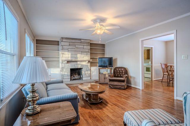 1091 Collins Lane, Frankfort, KY 40601