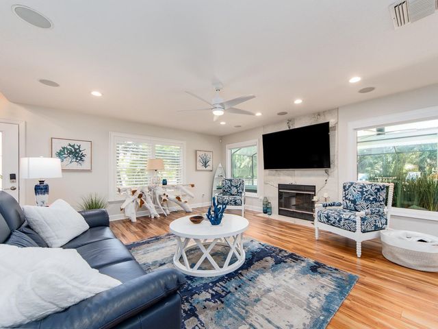 557 FLORIDA AVENUE, Palm Harbor, FL 34683