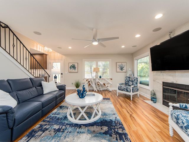 557 FLORIDA AVENUE, Palm Harbor, FL 34683