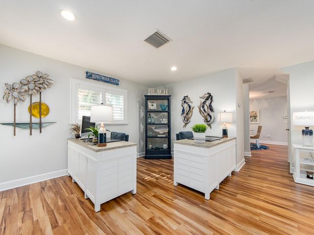 557 FLORIDA AVENUE, Palm Harbor, FL 34683