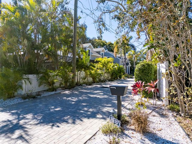 557 FLORIDA AVENUE, Palm Harbor, FL 34683