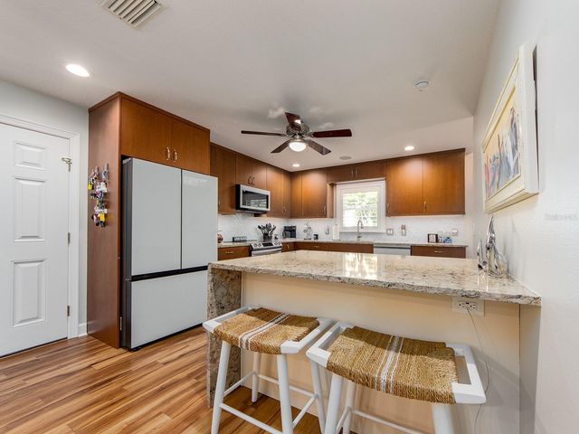 557 FLORIDA AVENUE, Palm Harbor, FL 34683