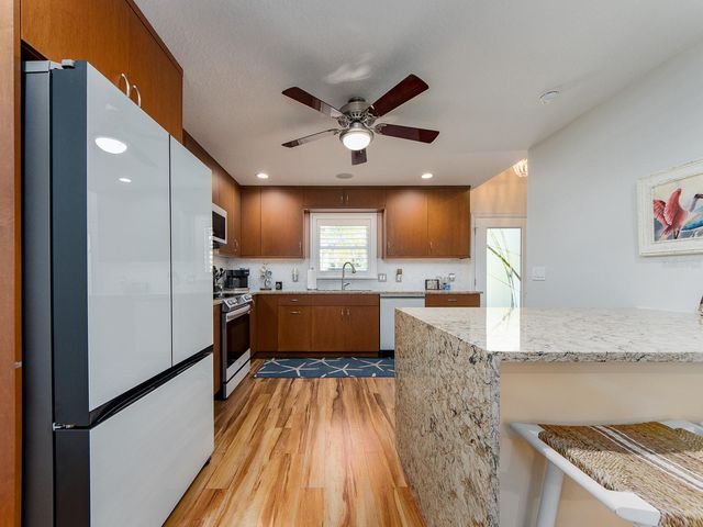 557 FLORIDA AVENUE, Palm Harbor, FL 34683