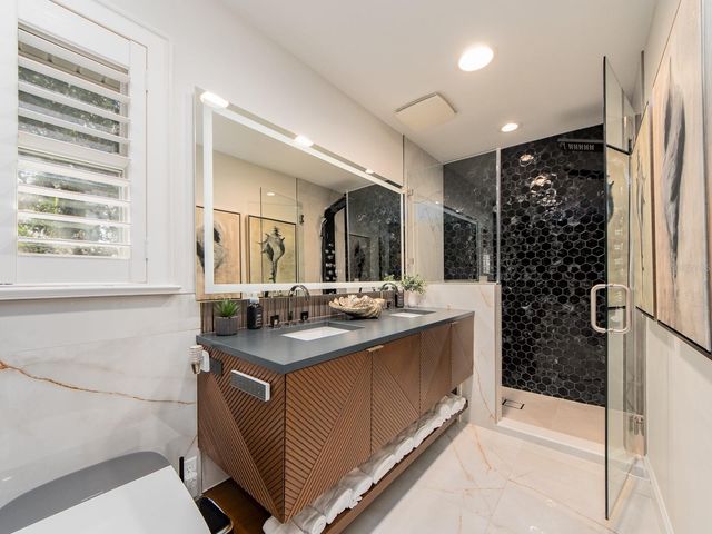 557 FLORIDA AVENUE, Palm Harbor, FL 34683