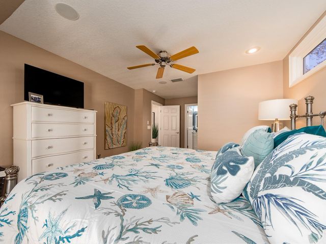 557 FLORIDA AVENUE, Palm Harbor, FL 34683