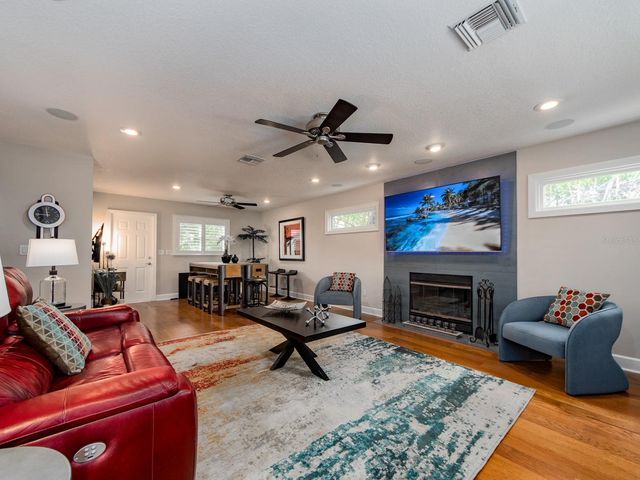 557 FLORIDA AVENUE, Palm Harbor, FL 34683