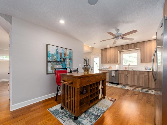 557 FLORIDA AVENUE, Palm Harbor, FL 34683