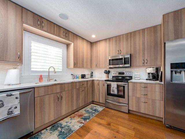 557 FLORIDA AVENUE, Palm Harbor, FL 34683