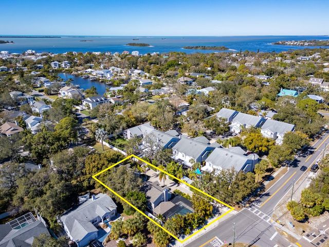 557 FLORIDA AVENUE, Palm Harbor, FL 34683