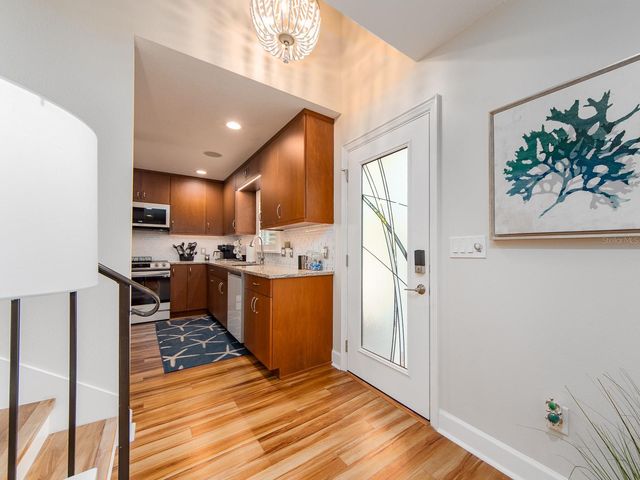 557 FLORIDA AVENUE, Palm Harbor, FL 34683