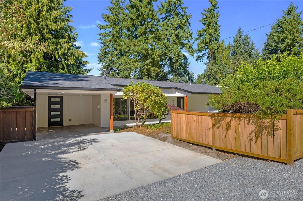 10009 46th Avenue NE, Seattle, WA 98125