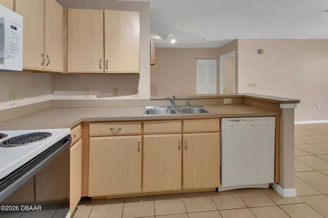 940 Village Trl Unit 3-201, Port Orange, FL 32127
