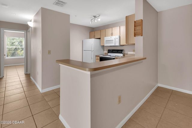 940 Village Trl Unit 3-201, Port Orange, FL 32127