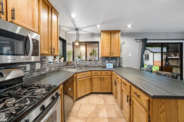 5808 Constitution Way, Redding, CA 96003