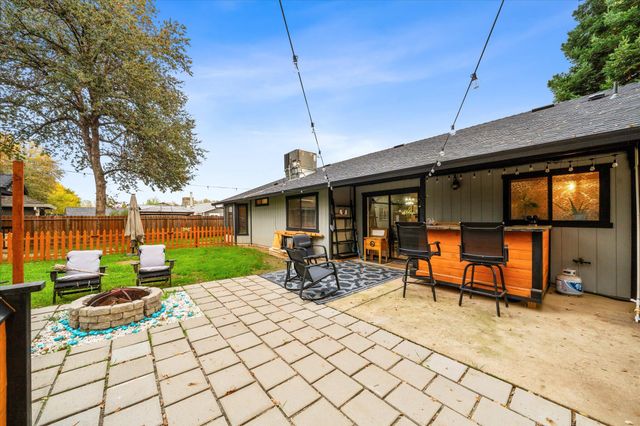 5808 Constitution Way, Redding, CA 96003