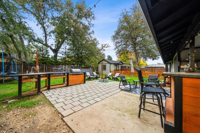 5808 Constitution Way, Redding, CA 96003