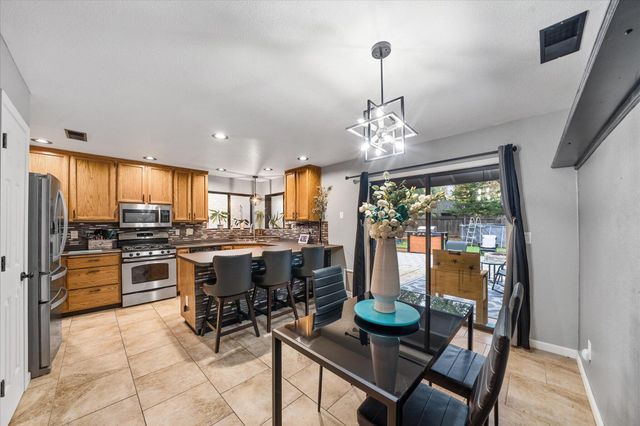 5808 Constitution Way, Redding, CA 96003