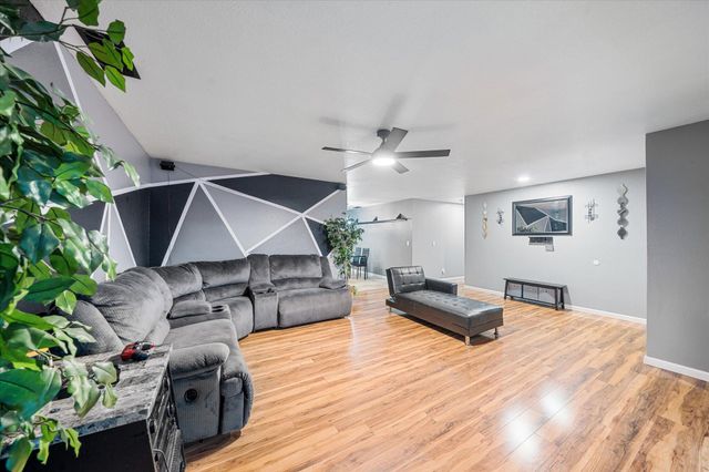 5808 Constitution Way, Redding, CA 96003