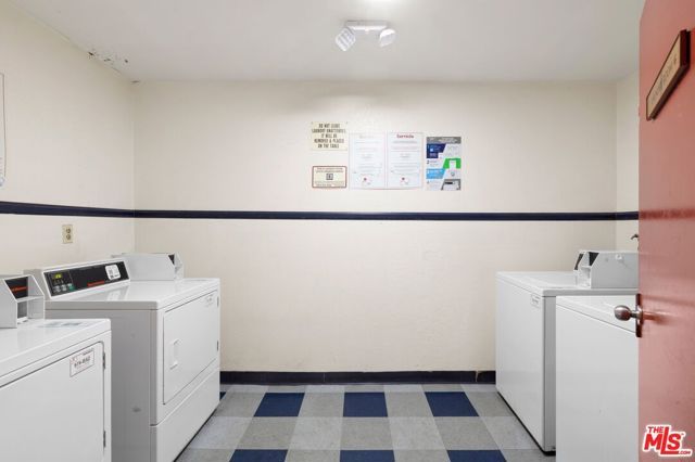 18530 Hatteras Street 115, Tarzana (los Angeles), CA 91356