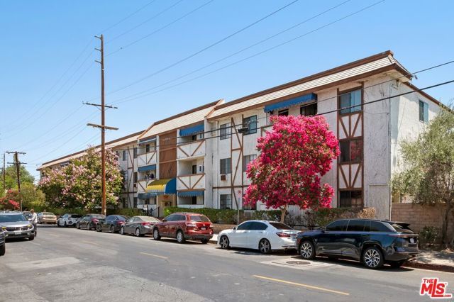 18530 Hatteras Street 115, Tarzana (los Angeles), CA 91356