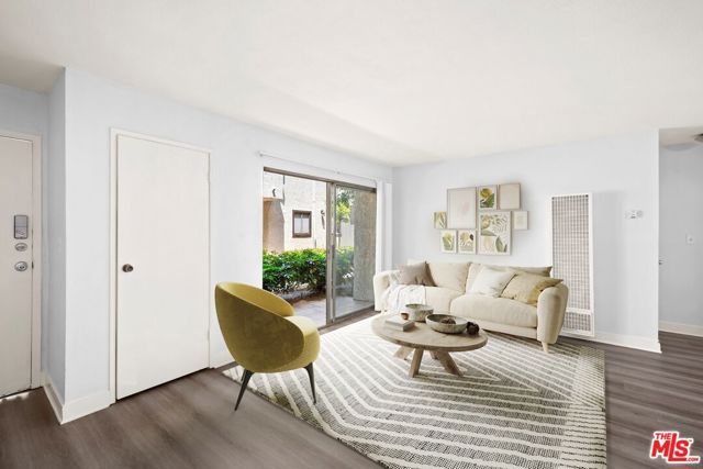 18530 Hatteras Street 115, Tarzana (los Angeles), CA 91356