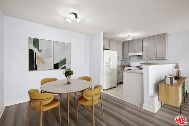 18530 Hatteras Street 115, Tarzana (los Angeles), CA 91356