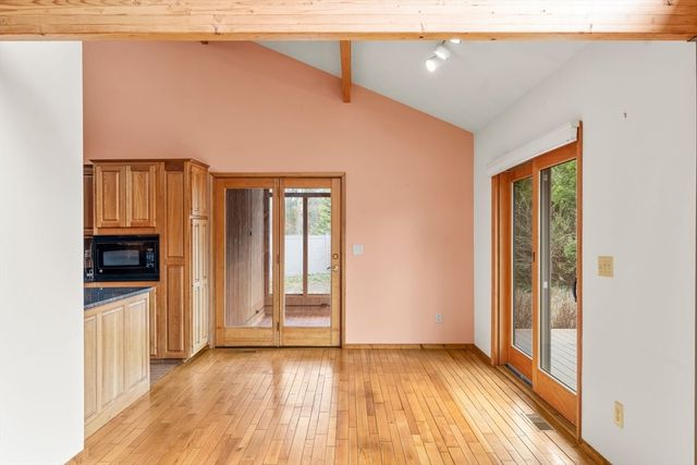 13 Cedar St, Mashpee, MA 02649