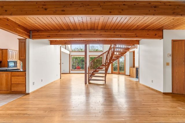 13 Cedar St, Mashpee, MA 02649