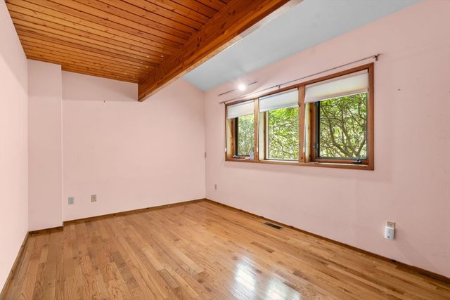 13 Cedar St, Mashpee, MA 02649