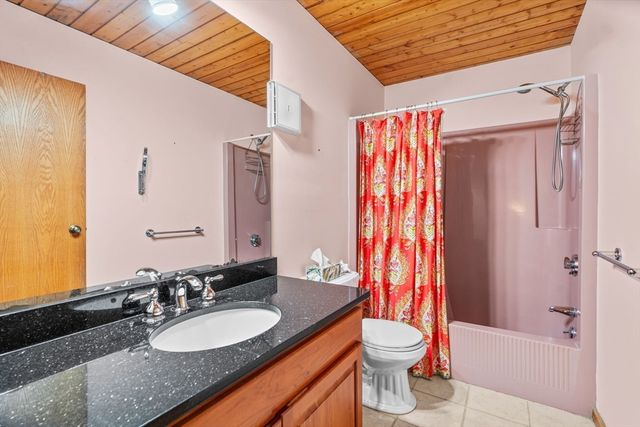 13 Cedar St, Mashpee, MA 02649