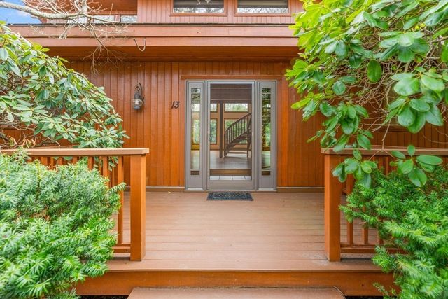 13 Cedar St, Mashpee, MA 02649