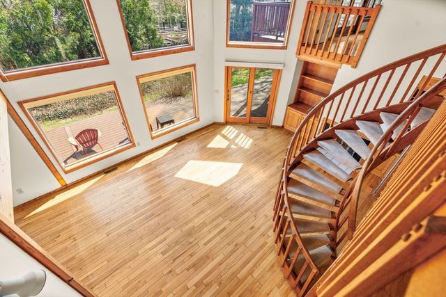 13 Cedar St, Mashpee, MA 02649