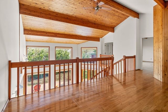 13 Cedar St, Mashpee, MA 02649