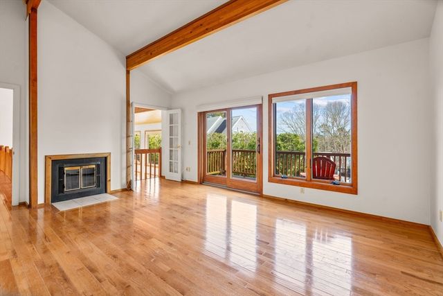 13 Cedar St, Mashpee, MA 02649