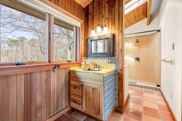 13 Cedar St, Mashpee, MA 02649