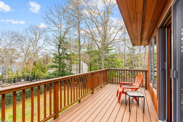 13 Cedar St, Mashpee, MA 02649