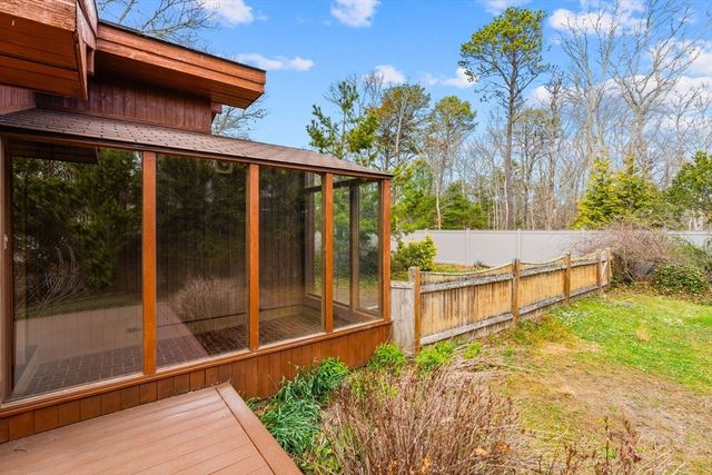 13 Cedar St, Mashpee, MA 02649