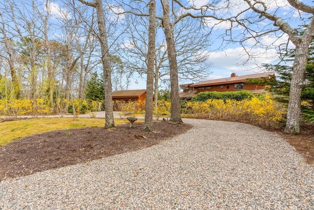 13 Cedar St, Mashpee, MA 02649