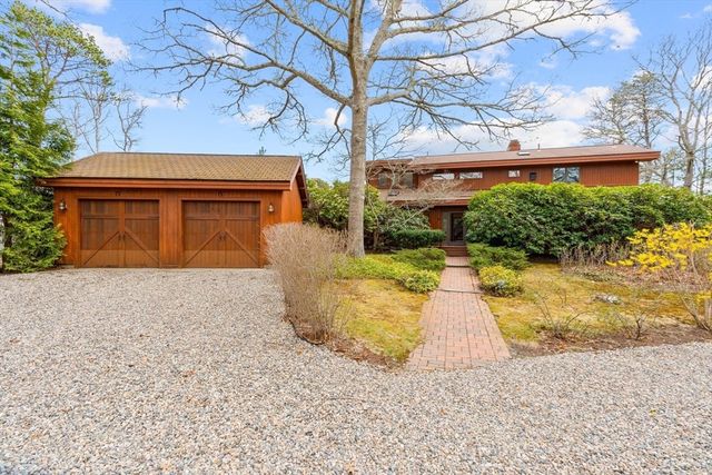 13 Cedar St, Mashpee, MA 02649