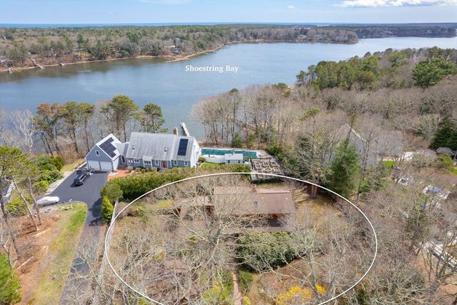 13 Cedar St, Mashpee, MA 02649