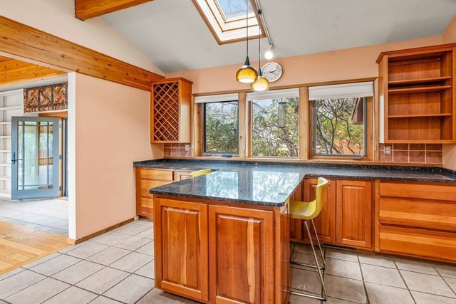 13 Cedar St, Mashpee, MA 02649